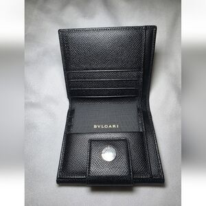 Bvlgari W Hook Pebbled Leather Unisex Compact Bifold Wallet